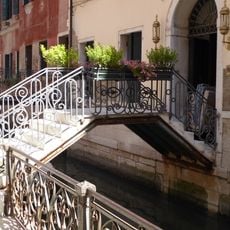 Private bridge of Ca' dei Conti at NA 4428