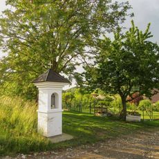 Kaplička na okraji Pobučí