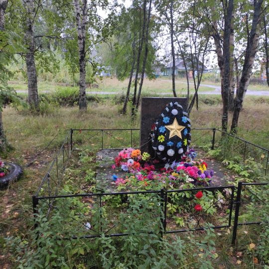 Братская могила советских воинов, погибших в боях с фашистскими захватчиками