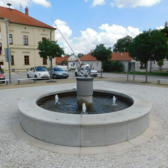 Fontána času v Dolních Břežanech