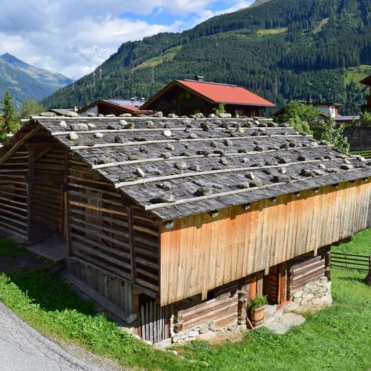 Mitterstall, Pfarrstadl