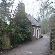 Beeckestijn, toegangshek tot het park nabij de tuinmanswoning