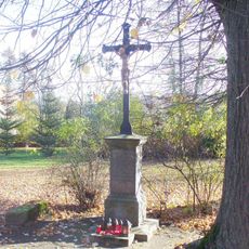 Kříž ve Smetanově ulici naproti hřbitovu v Krásné Lípě