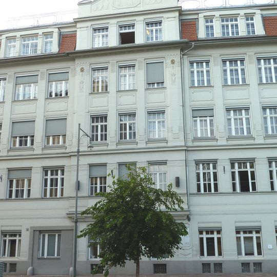 Verwaltungs- /Bürogebäude