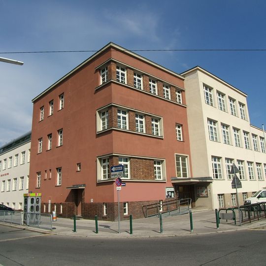 Volks- und Hauptschule der Stadt Wien