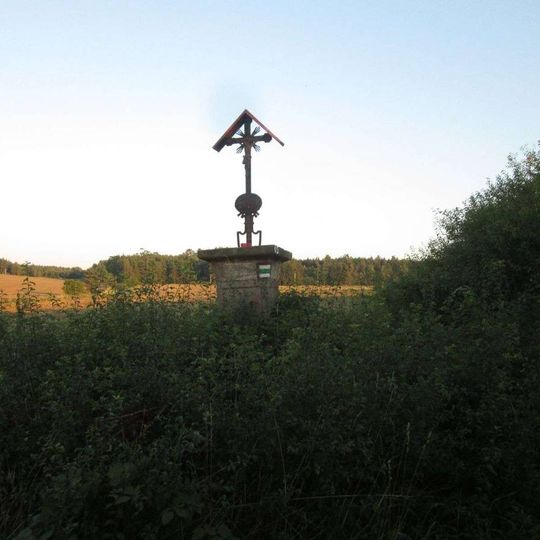 Kříž nad Ledci u silnice na Plzeň