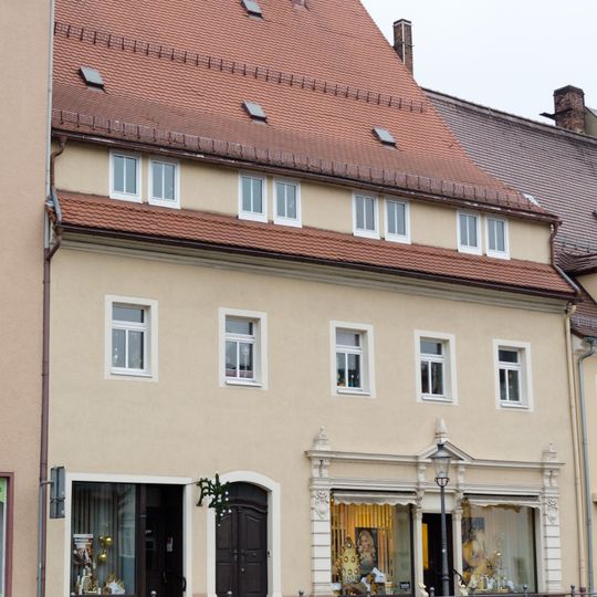 Wohn- und Geschäftshaus in geschlossener Bebauung Markt 2