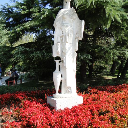 Статуя на тракийката