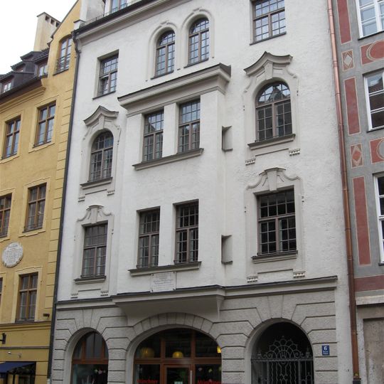 Wohn- und Geschäftshaus