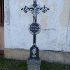 Kříž u kaple