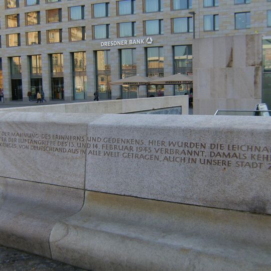 Gedenkstätte Opfer des Zweiten Weltkriegs  auf dem Altmarkt, Dresden