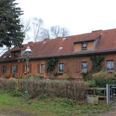 Landarbeiterwohnhaus, Vorderhaus, Stallgebäude, Hinterhaus Buchwaldzeile 54/56