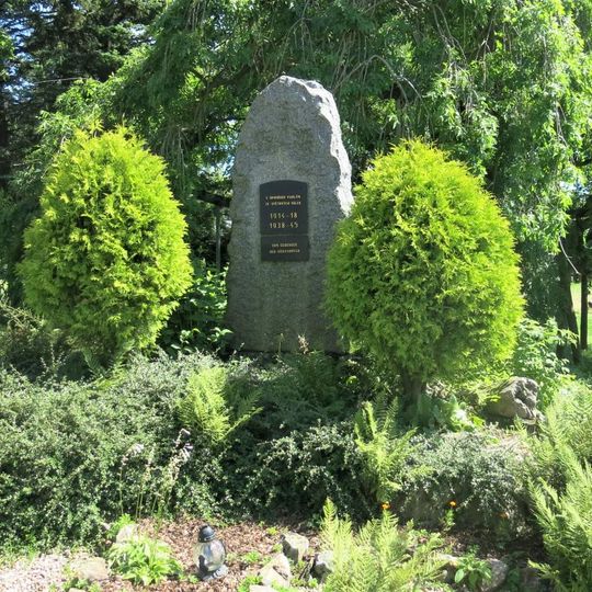 Pomník padlým na náměstí v Měděnci