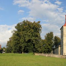 Lípy u kostela sv. Jakuba v Letařovicích