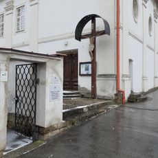 Kříž u zámecké kaple svatého Josefa v Luhačovicích