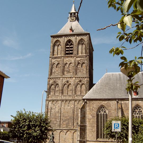 Toren Sint-Plechelmusbasiliek