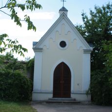 Zwei Kapellen und gemauerte Einfriedung