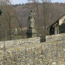 Socha svatého Jana Nepomuckého na mostě přes potok v Čermné