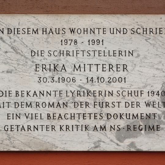 Gedenktafel für Erika Mitterer