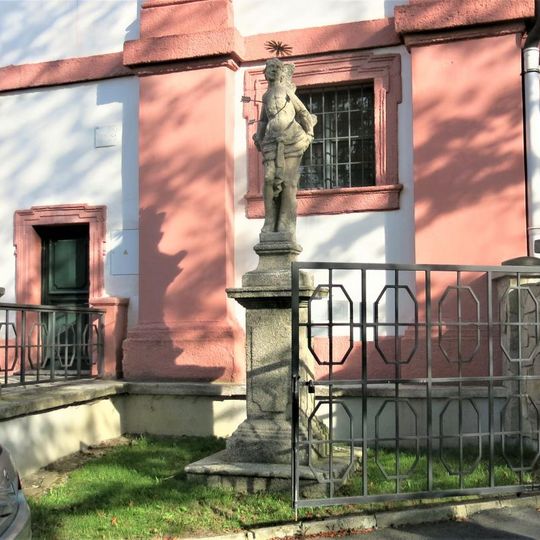 Socha svatého Šebestiána u kostela svatého Vavřince v Chodově