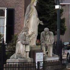 Statue of Sacred Heart of Jesus Christ