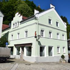 Wohn- und Geschäftshaus