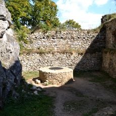 Hrad Beckov, studňa hradná