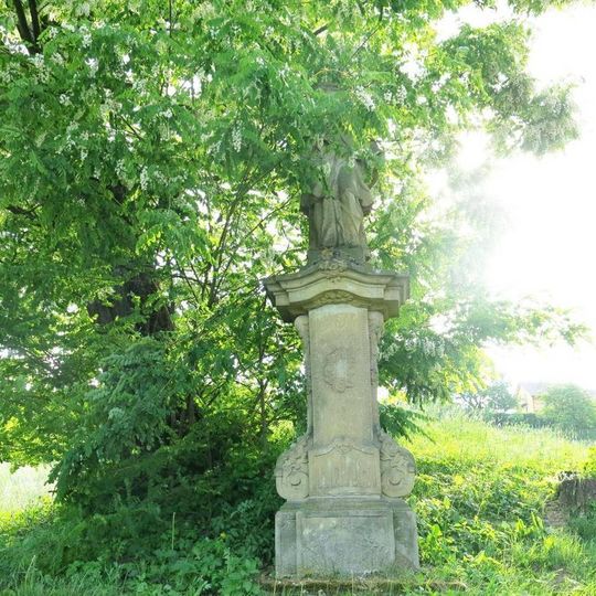 Socha svatého Jana Nepomuckého nad ulicí Malá láň v Rychnově nad Kněžnou
