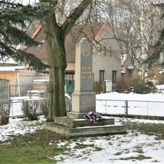 Pomník padlým v 1. světové válce na návsi ve Voděradech