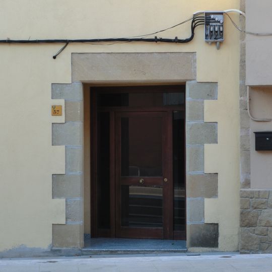 Llinda i portal al carrer Gran, 37