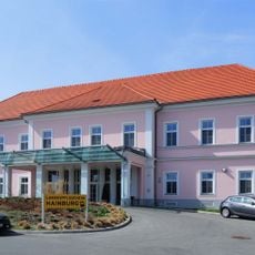 Altes Krankenhaus, ehem. Jagdschloss Traun, Landespflegeheim
