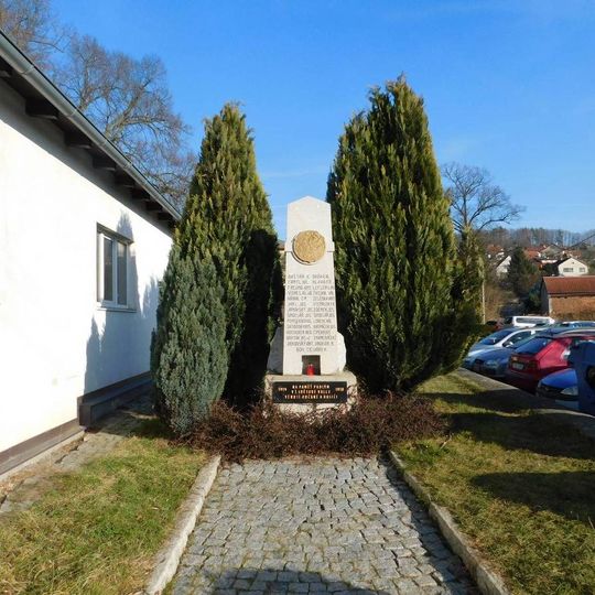 Pomník padlým na Jánském náměstí v Mnichovicích