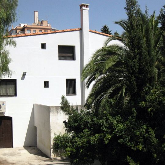 Masia annexa a Can Tusquets i Sant Josep de la Muntanya