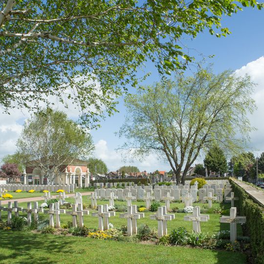 Carré militaire français du cimetière Nord de Béthune