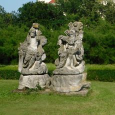 Socha Boha a Krista v zámeckém parku ve Slavkově