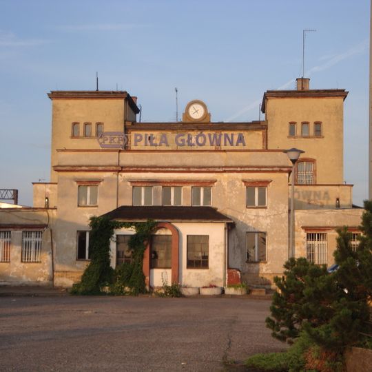 Budynek dworca z wiatami