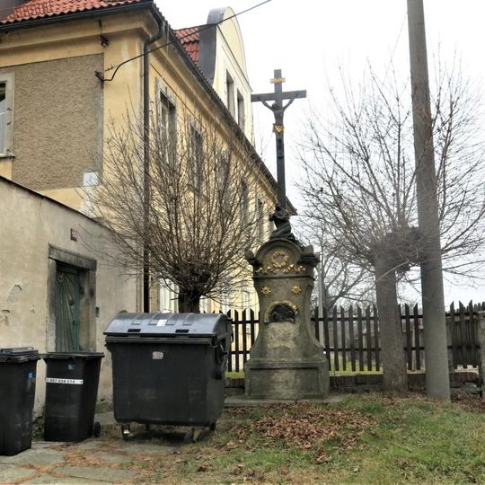 Kříž u fary v Chrastavě