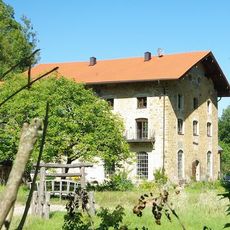 Ehemaliges Produktions- und Wohngebäude des Berg- und Hüttenwerks Achthal, sogenannte Schlosserei