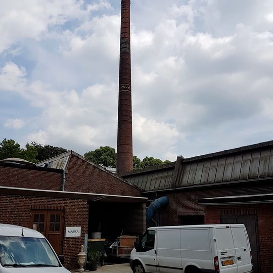 Sint-Michaëlklooster: bakstenen schoorsteen