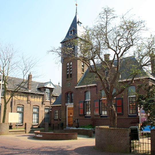 Gemeentehuis van Urk en Politiebureau