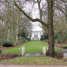 De Tempel: twee voetstukken