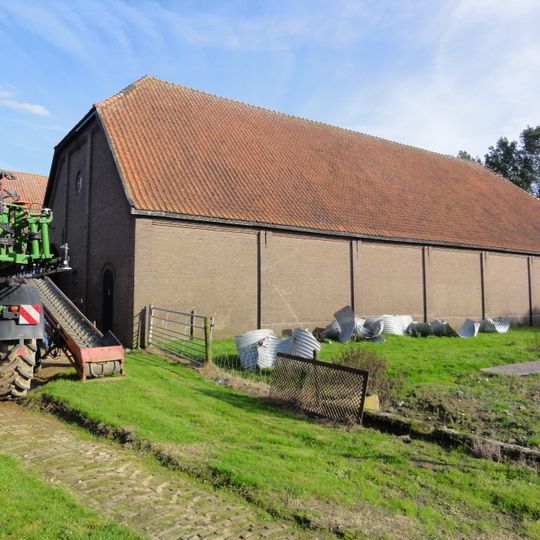 Grote graan- annex wagenschuur op rechthoekig grondplan