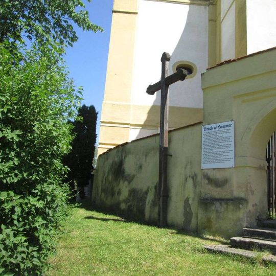 Kříž u kostela v Brodu nad Tichou
