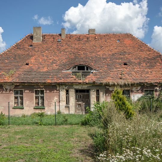 Plebania, ob. szkoła