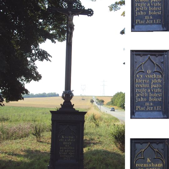 Kříž u silnice k části Pod Stráží ve Veverské Bítýšce