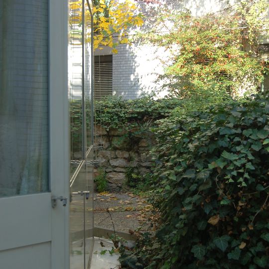 Deutschherrenturm und Mauerteil