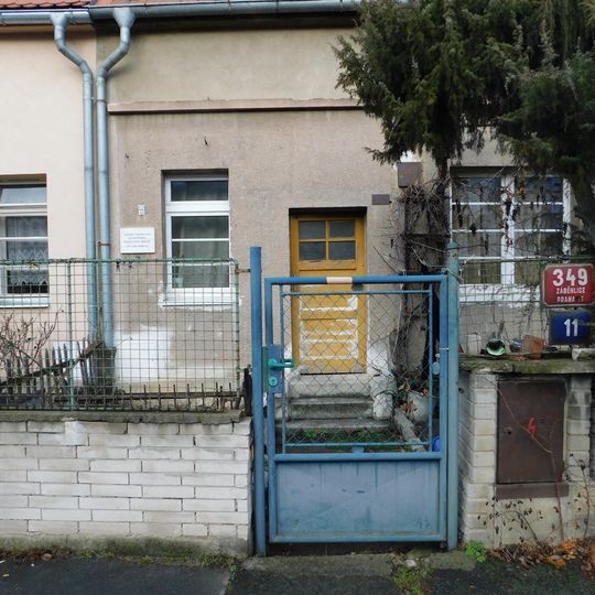 Pamětní deska Františka Nováka na domě Severozápadní IV 349/11 na Spořilově