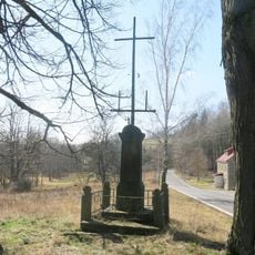 Kříž u silnice naproti domu 249 v Lobendavě