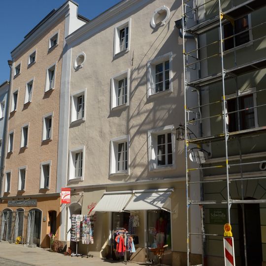 Theresienstraße 11