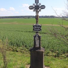 Kříž u silnice 152 u Dědic